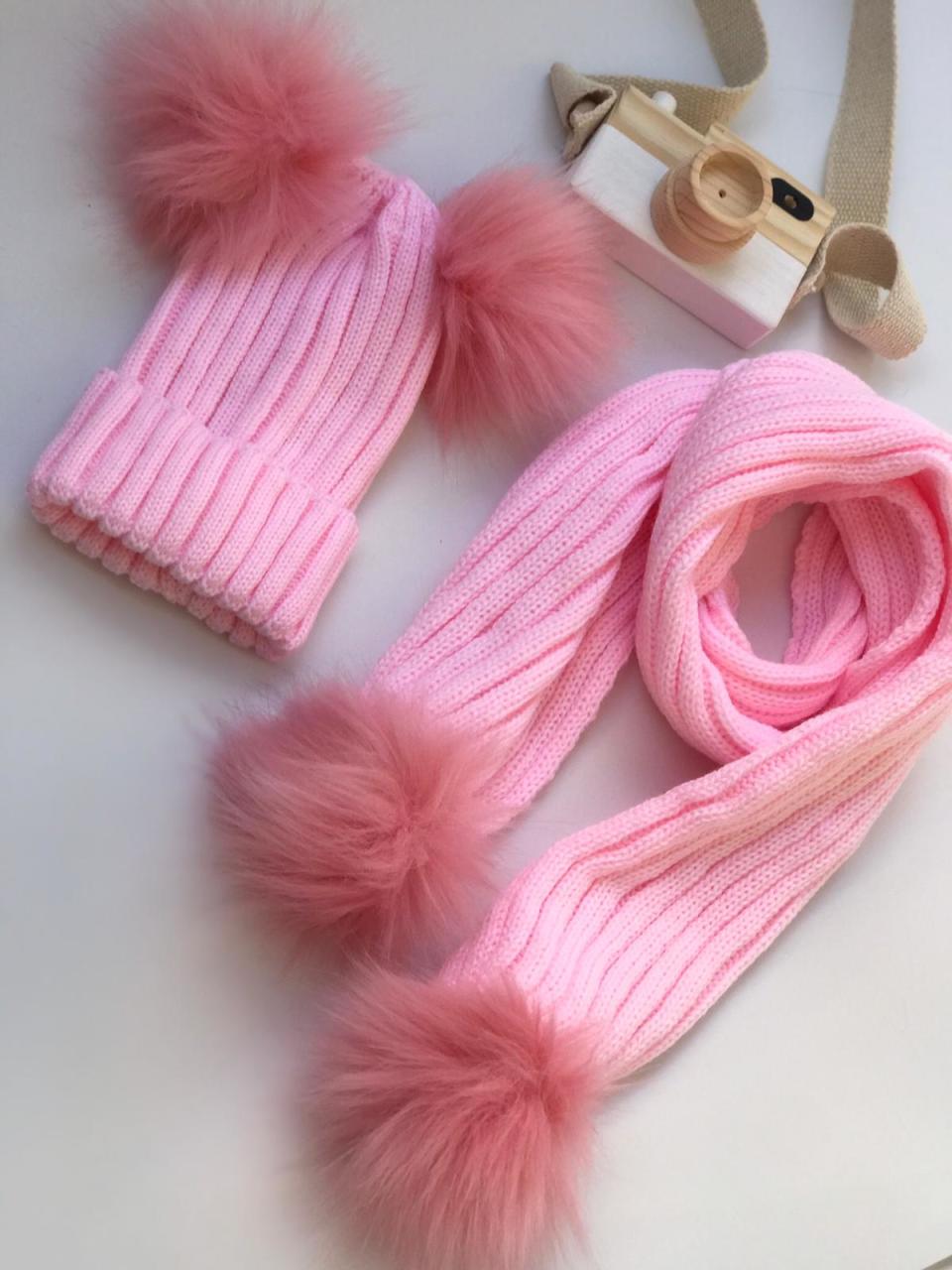 Pembe atkı bere takımı.