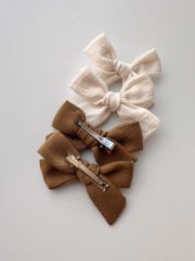 Ekru-yeşil fiyonk klips toka.(Bir çift)