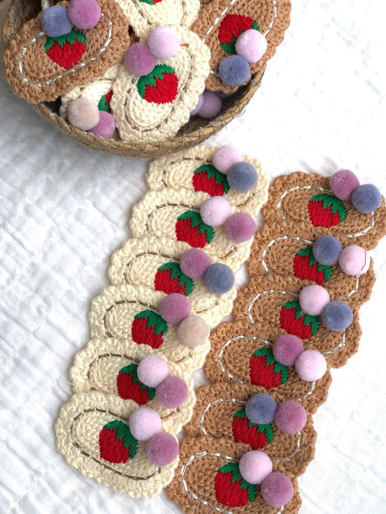 Örgü ekru-kahverengi klips toka.(adet)