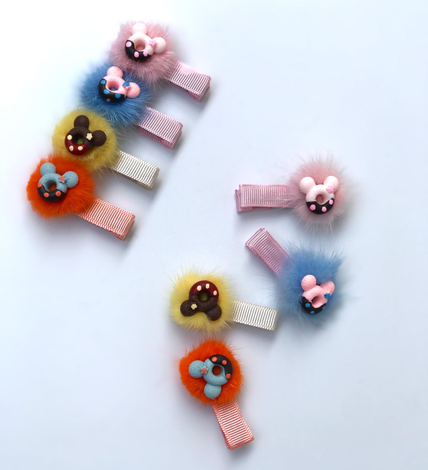 Tüy ponpon üzerine minnie objeli klips toka.