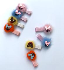 Tüy ponpon üzerine minnie objeli klips toka.